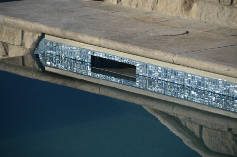 Glass tile