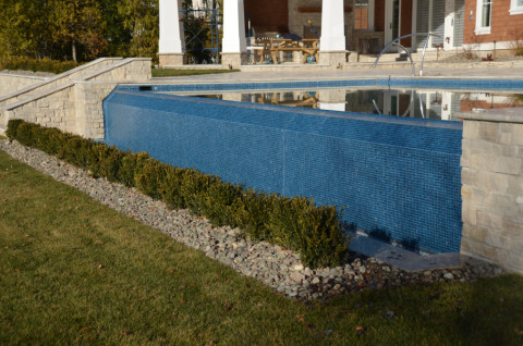 Glass tile