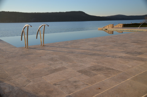 Vanishing edge pool