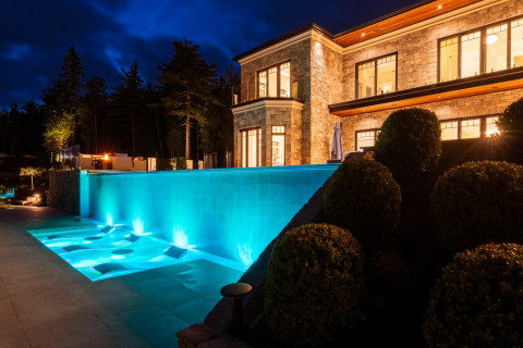 Lounge pool